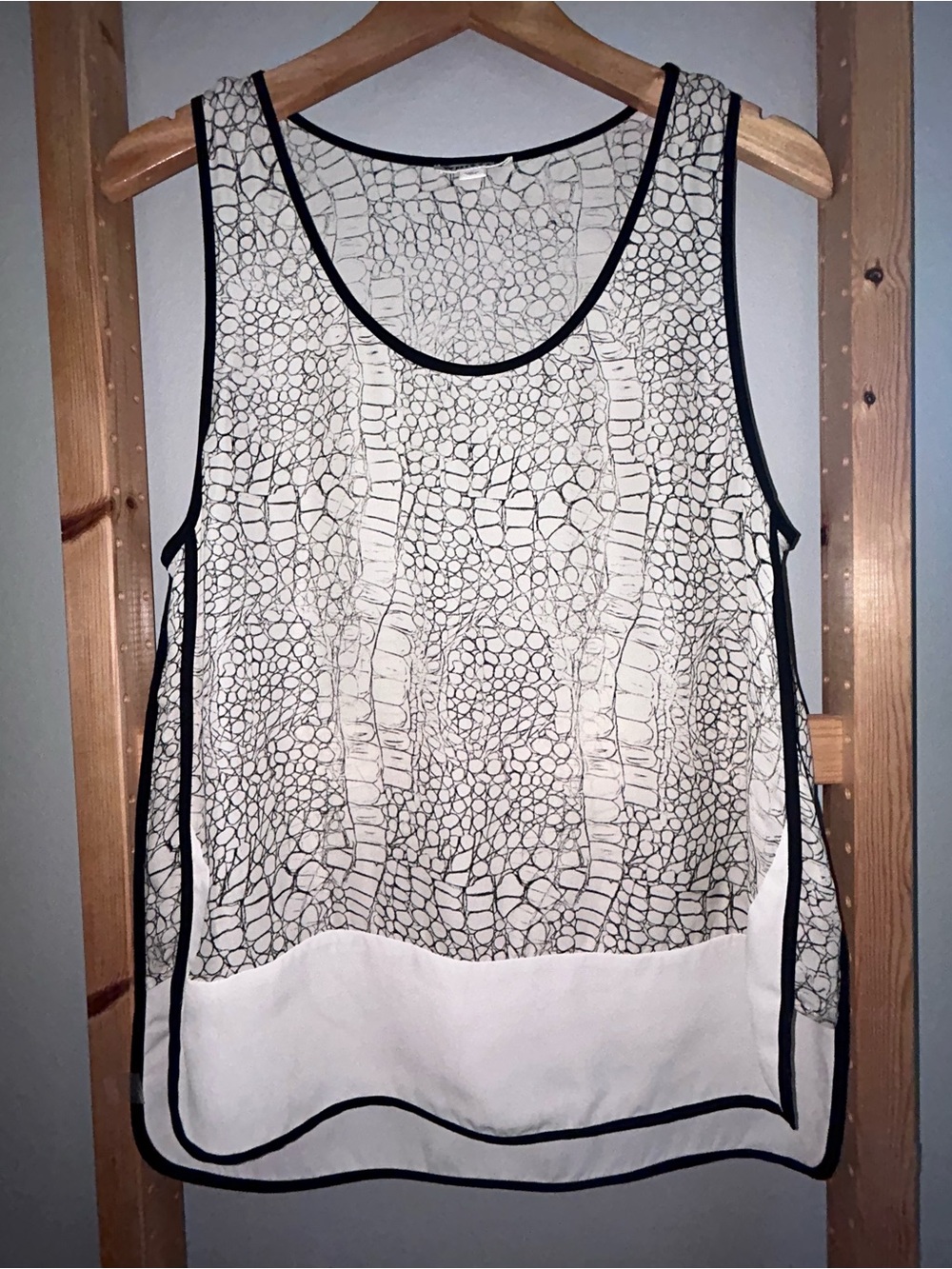 WHISTLES Women's Black & White Sleeveless Silk Top Python Print Black Piping Sz6
